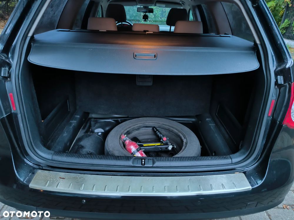 Volkswagen Passat - 32