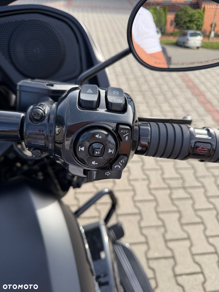 Harley-Davidson CVO Street Glide - 10