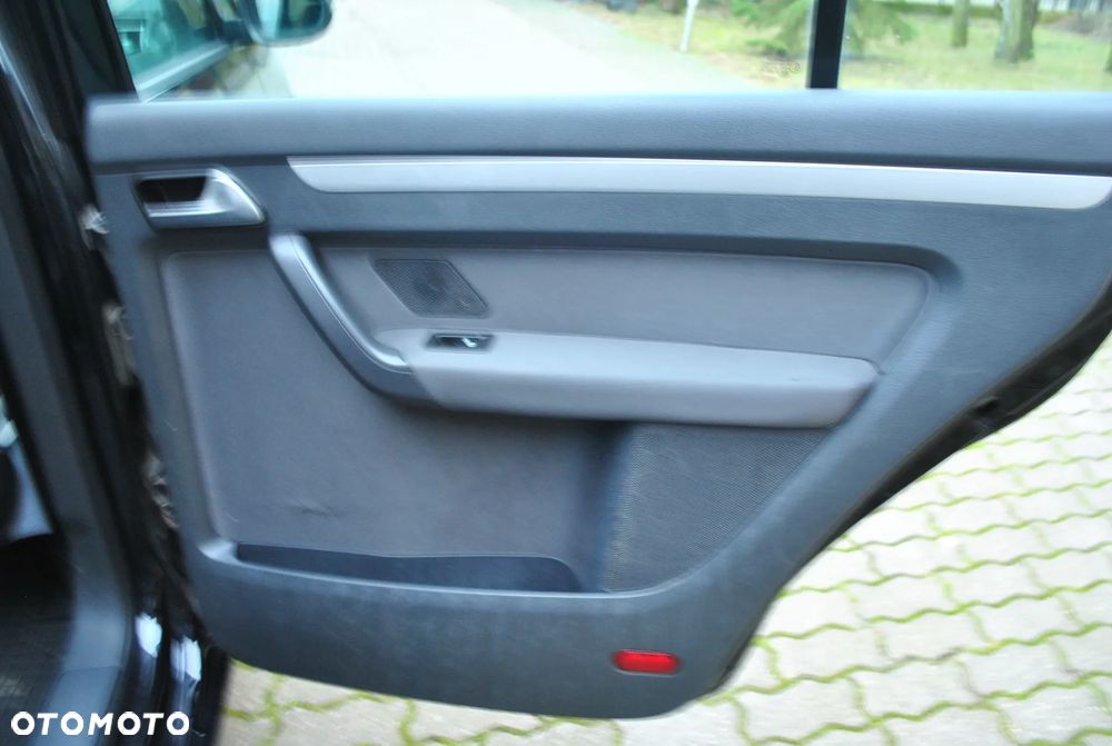 Volkswagen Touran 1.6 TDI DPF BlueMotion Technology Comfortline - 15