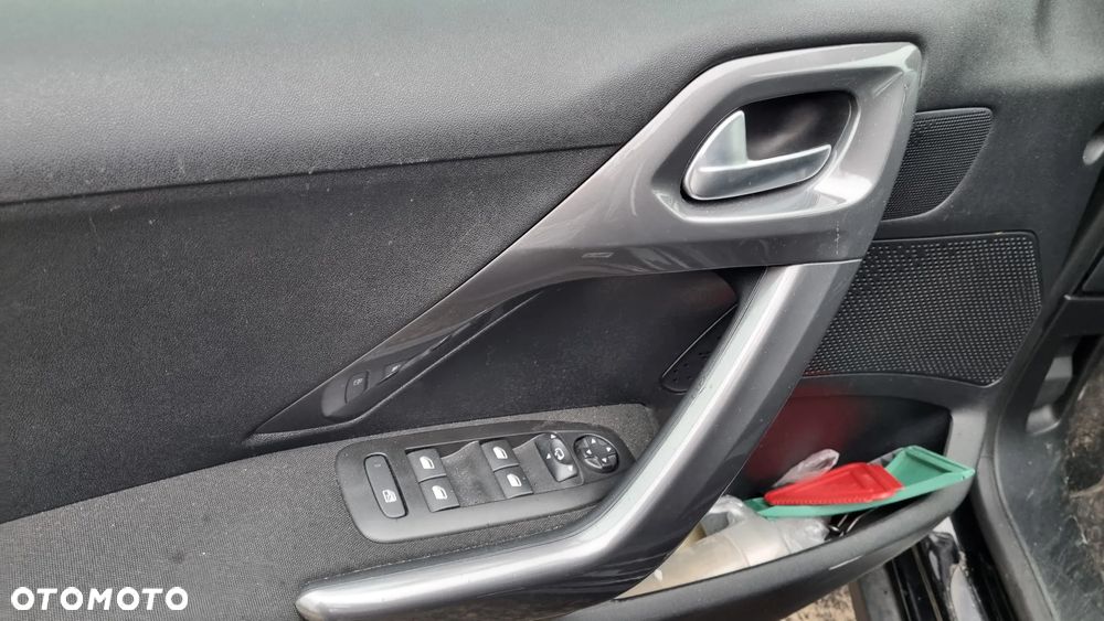 Peugeot 2008 1.2 Pure Tech Style - 14