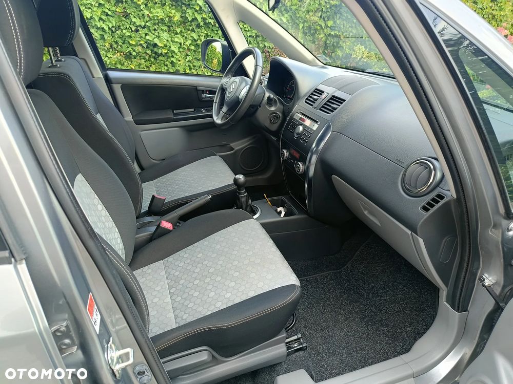 Suzuki SX4 1.6 Comfort Plus - 26