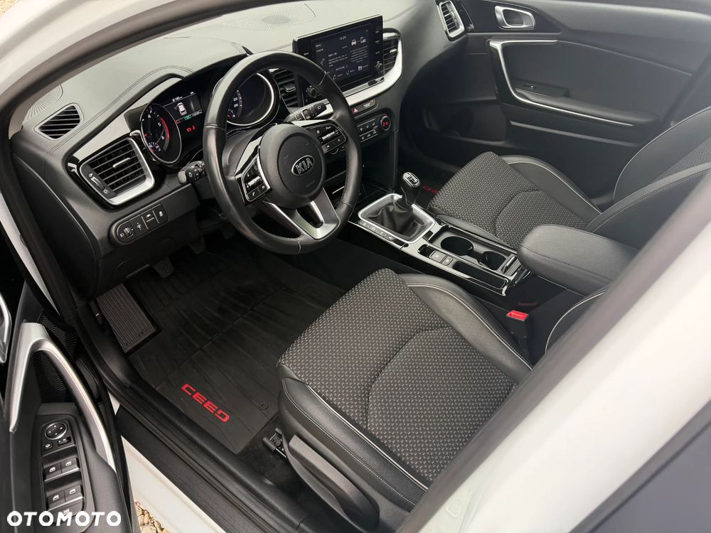 Kia Ceed 1.6 CRDi mHEV L - 6