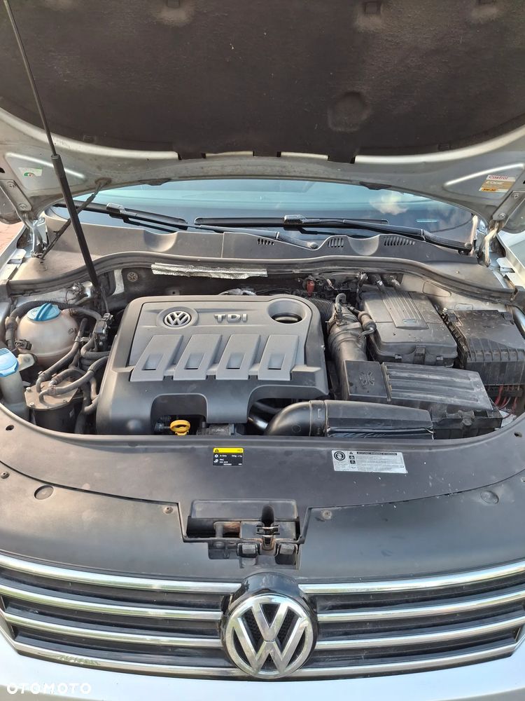Volkswagen Passat 2.0 TDI DPF BlueMotion Technology Trendline - 6