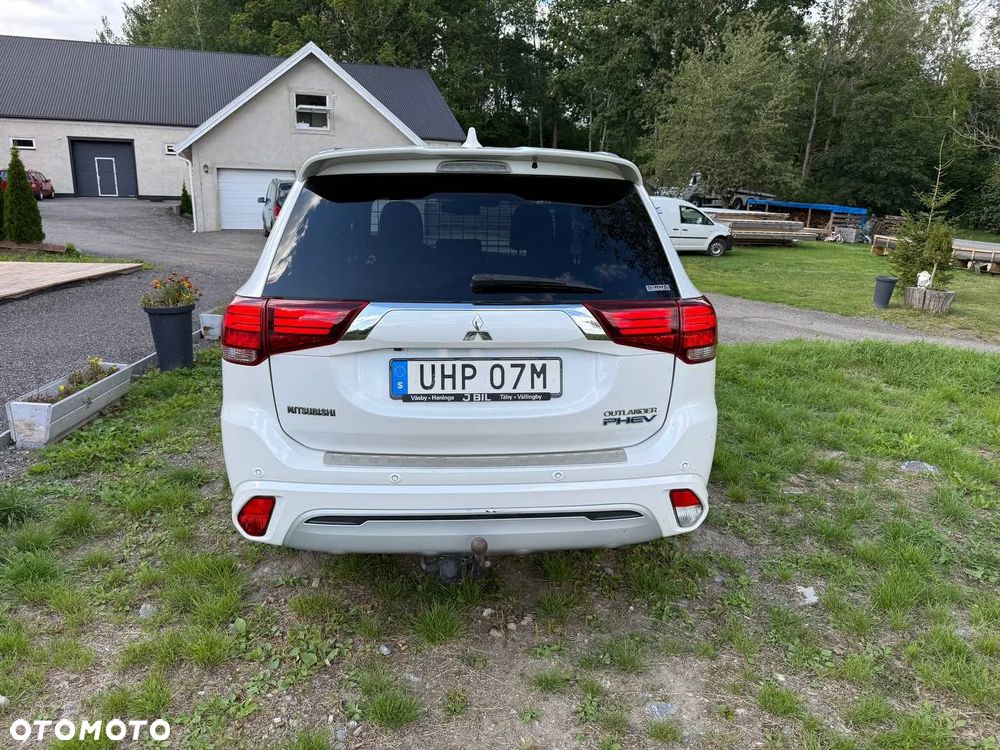 Mitsubishi Outlander PHEV Instyle + - 8