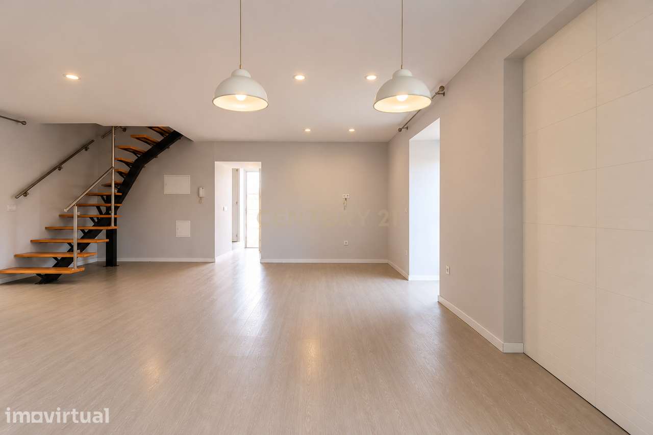 Moradia T3 com 1.225 m² | Uma Casa, Dois Projetos - Grande imagem: 4/25
