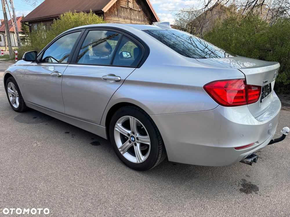 BMW Seria 3 328i xDrive Sport Line - 5