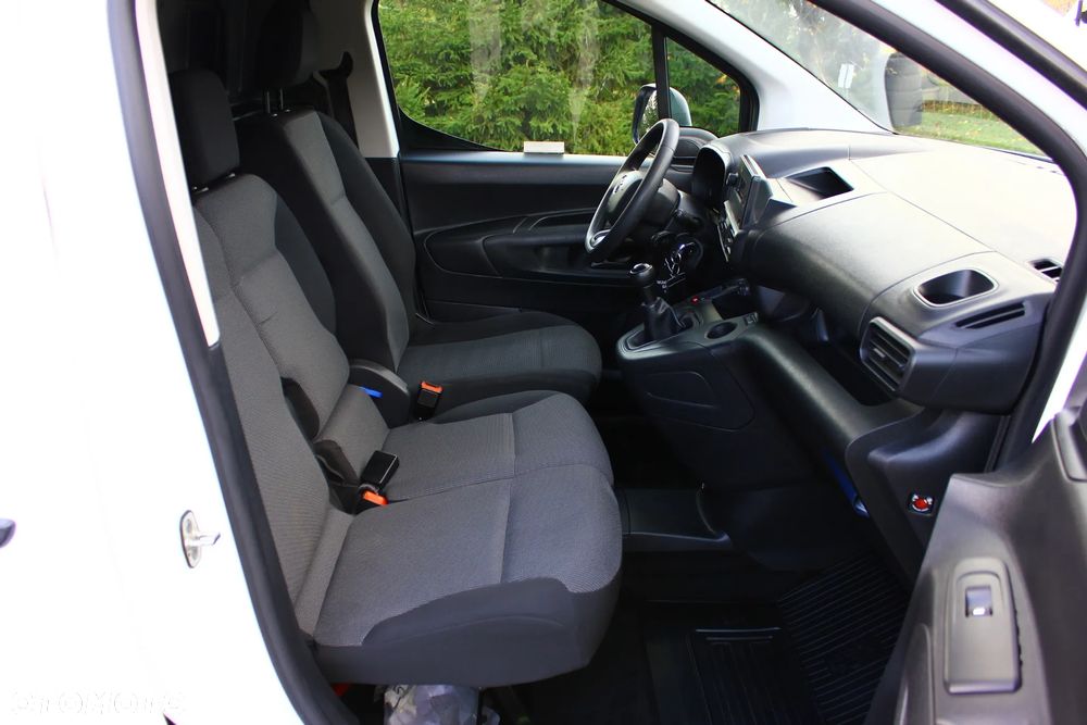 Toyota Proace City CHŁODNIA 1.5D-4D 102KM LONG L2 3 Osobowy - 37