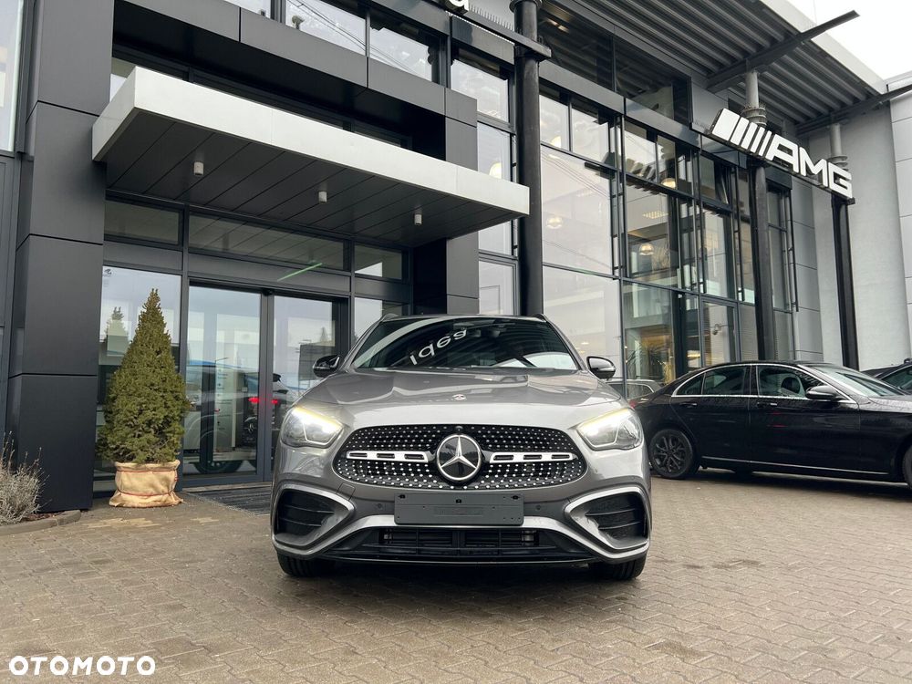 Mercedes-Benz GLA - 4