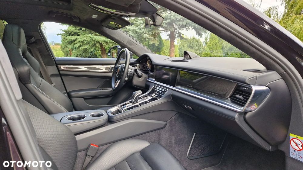 Porsche Panamera Turbo - 12