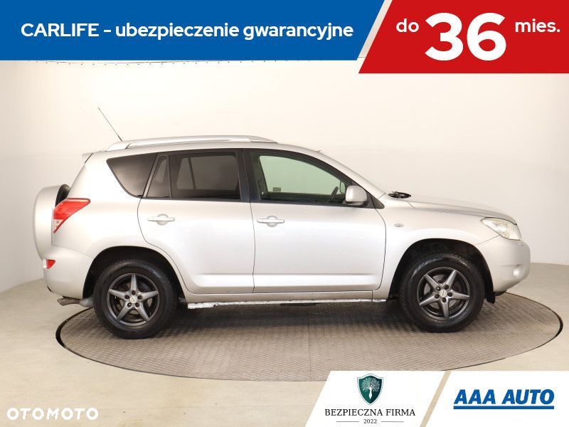 Toyota RAV4 - 8