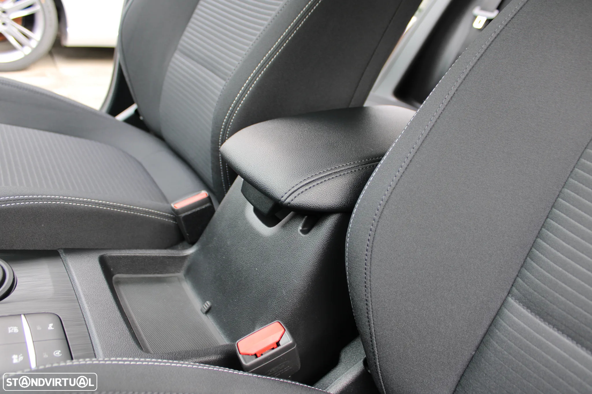 Ford Focus 1.5 TDCi EcoBlue Business Aut. - 28