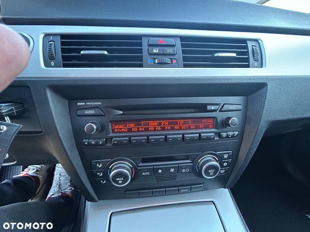BMW Seria 3 318i - 16