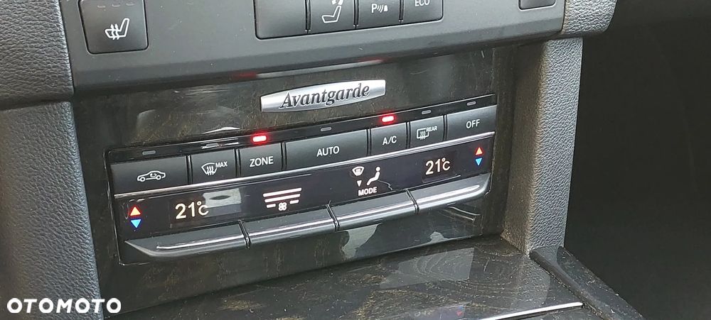 Mercedes-Benz Klasa E 200 CGI BlueEFFICIENCY 7G-TRONIC Avantgarde - 39