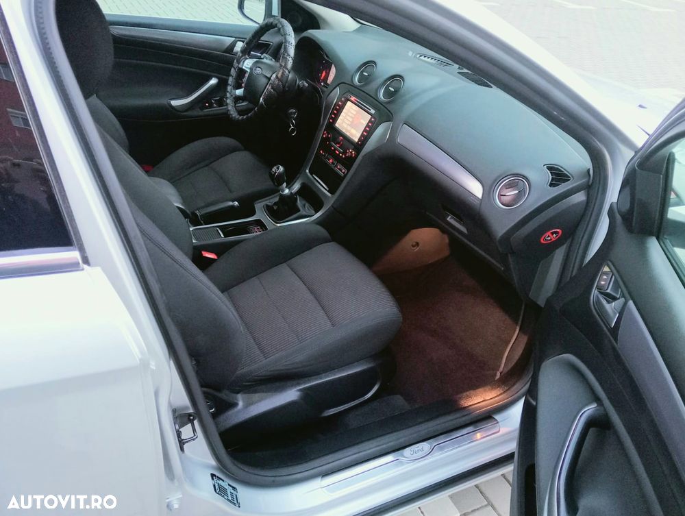 Ford Focus 1.6 TDCI Ghia - 10