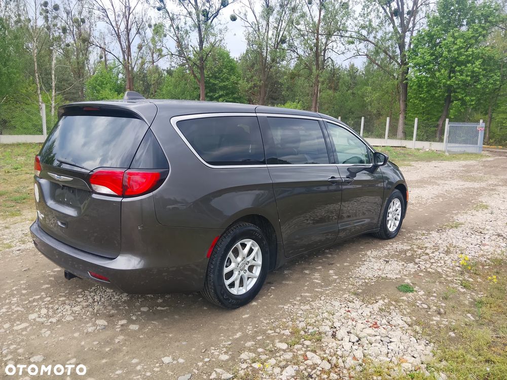 Chrysler Pacifica - 2