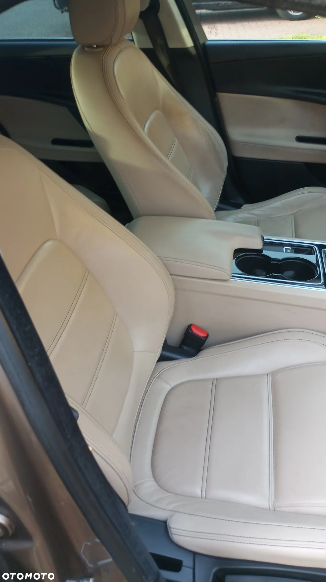 Jaguar XE - 16