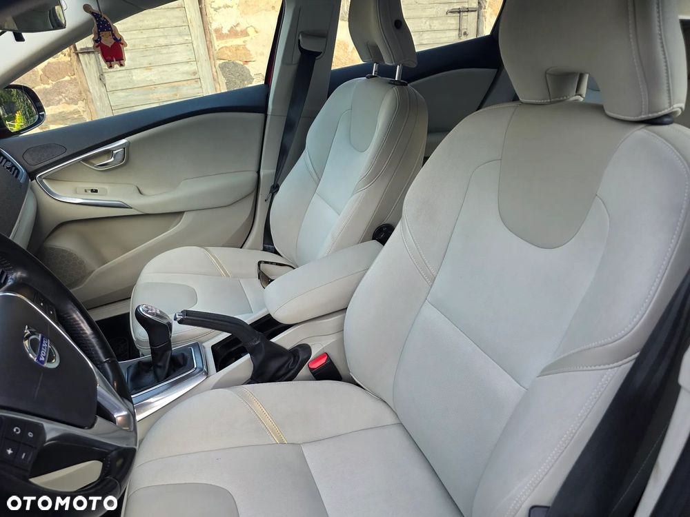 Volvo V40 T4 Momentum - 9