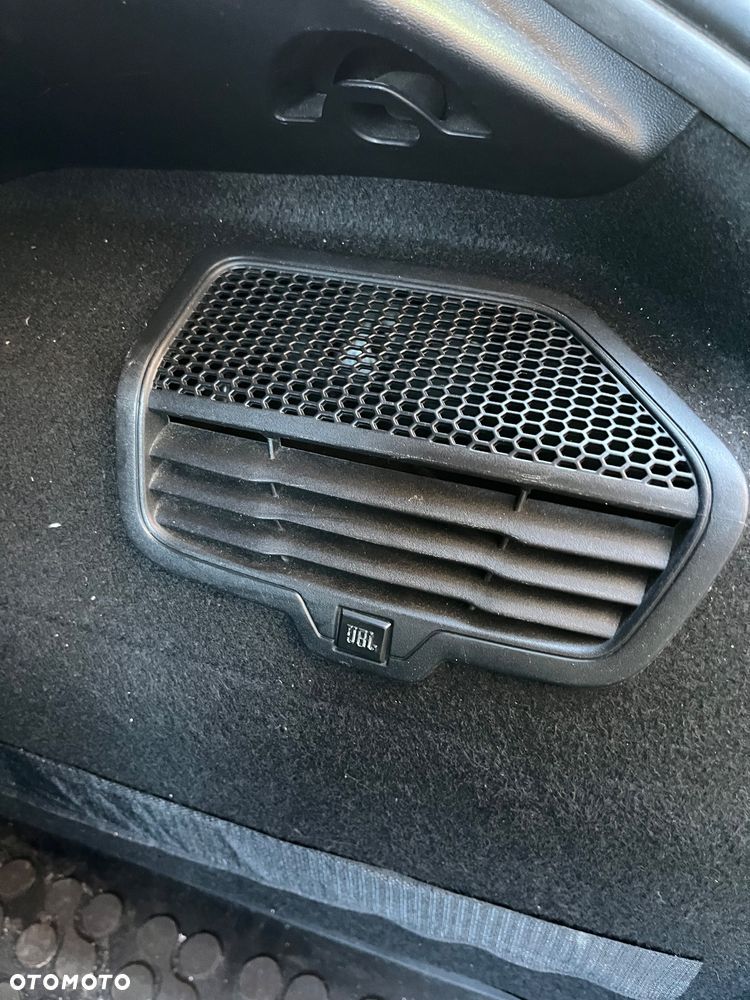 Peugeot 208 - 24