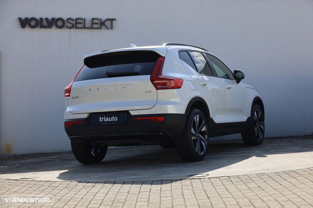 Volvo XC 40 2.0 B3 Plus Dark - 36