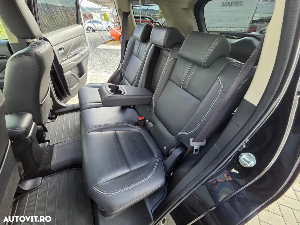 Mitsubishi Outlander 2.0 4WD Plug-In Hybrid - 18