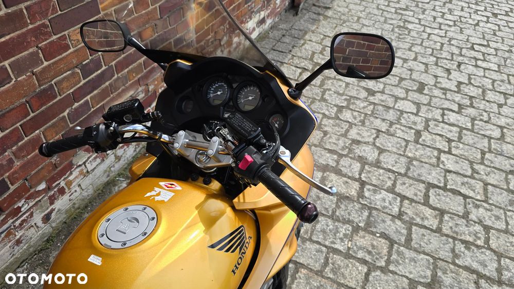 Honda CBF - 37