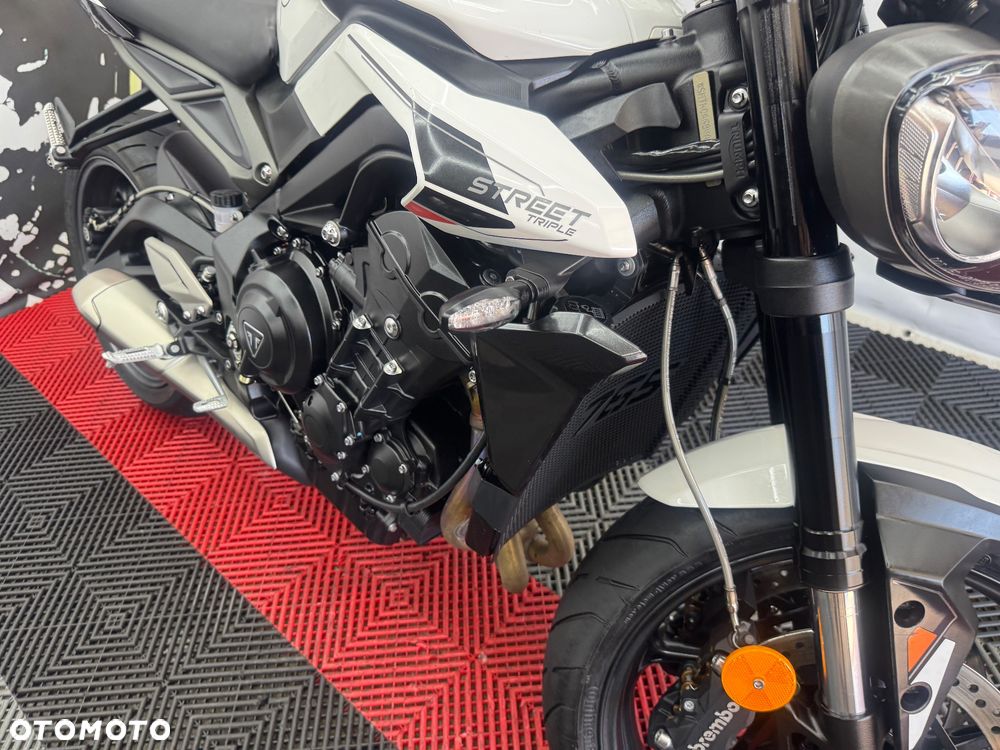 Triumph Street Triple - 37