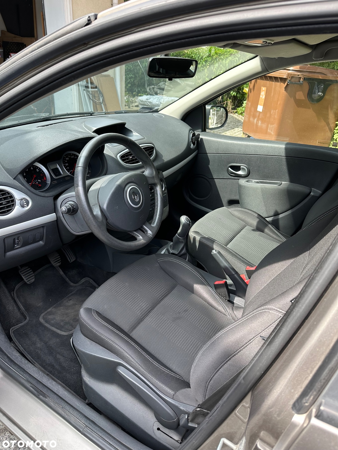 Renault Clio 1.2 16V Alize Euro5 - 6