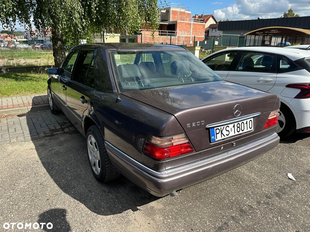 Mercedes-Benz Klasa E 200 - 5