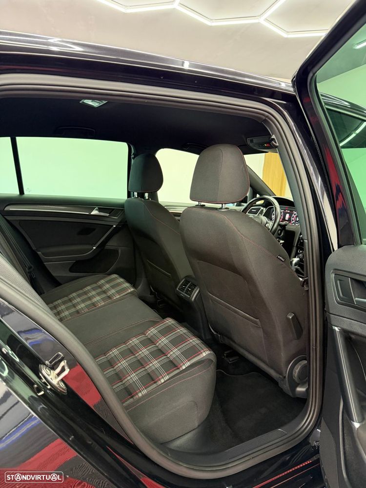 VW Golf 2.0 TSI GTI DSG Performance - 19