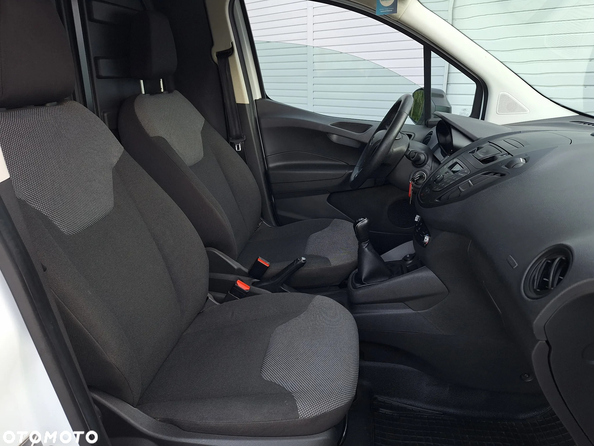 Ford Transit Courier - 18