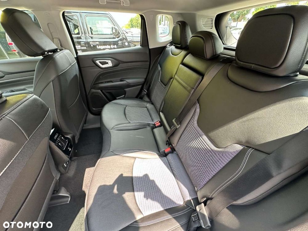 Jeep Compass - 10