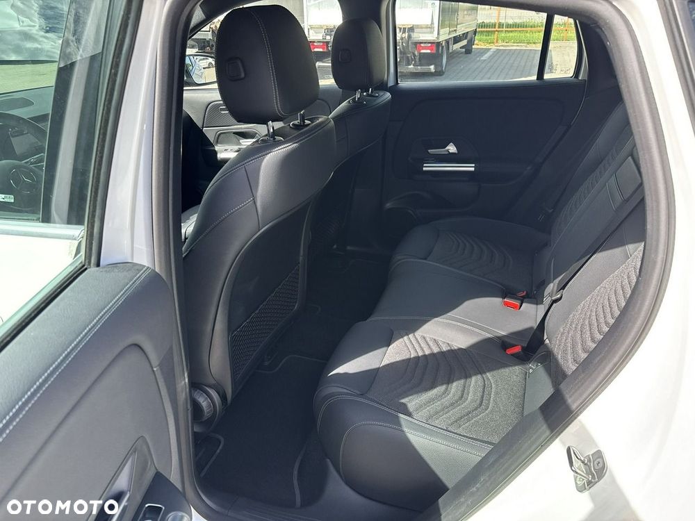 Mercedes-Benz EQA 250+ 70.5kWh Progressive - 12