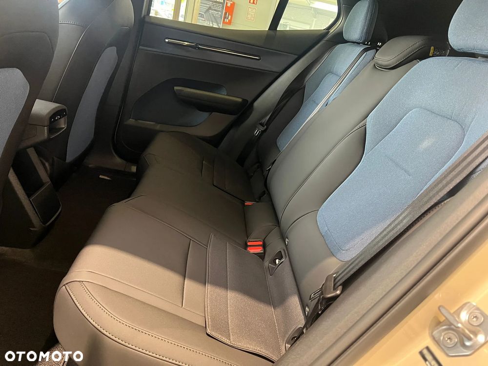 Volvo EX30 Single Motor Extended Range RWD Plus - 21