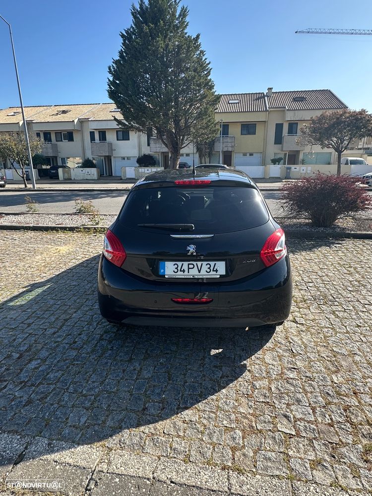 Peugeot 208 1.4 HDi SE Style - 4