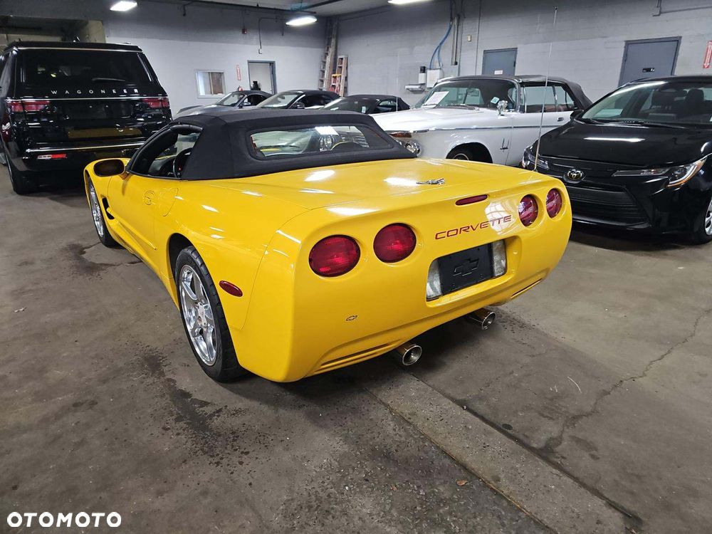 Chevrolet Corvette - 5