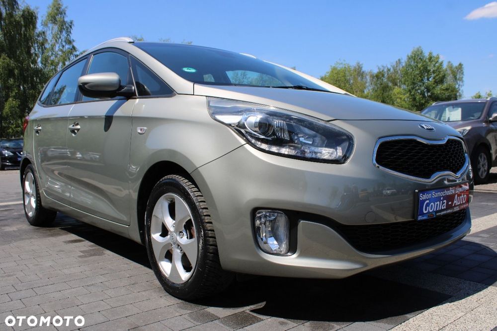 Kia Carens - 12