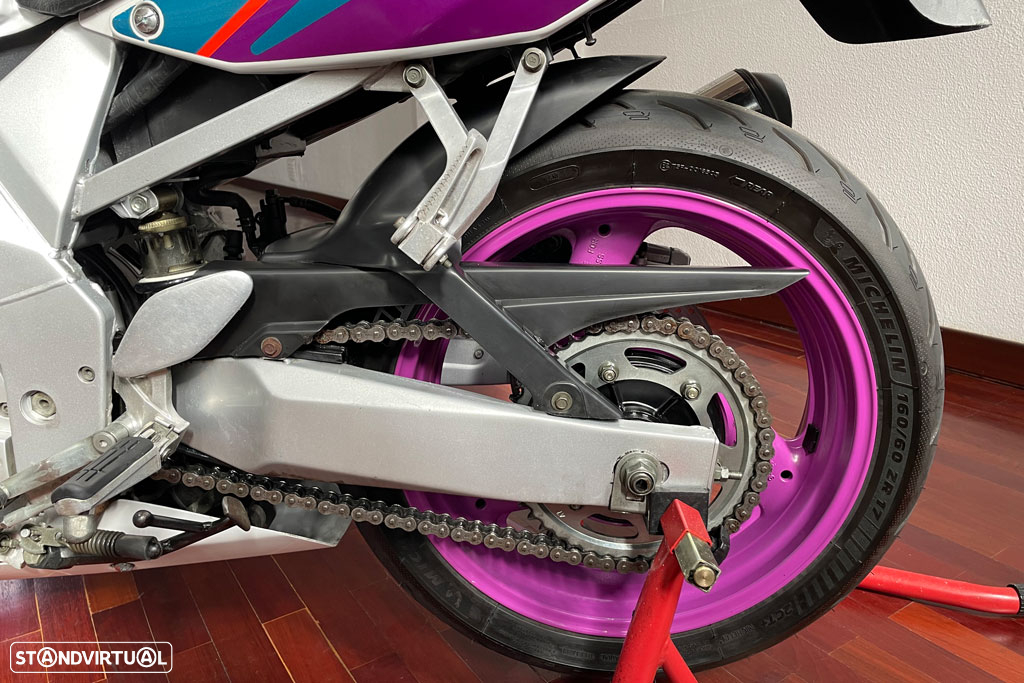 Yamaha FZR 600 - 12