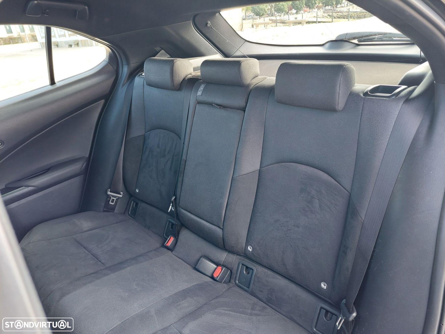 Lexus ux-250h Business - 15