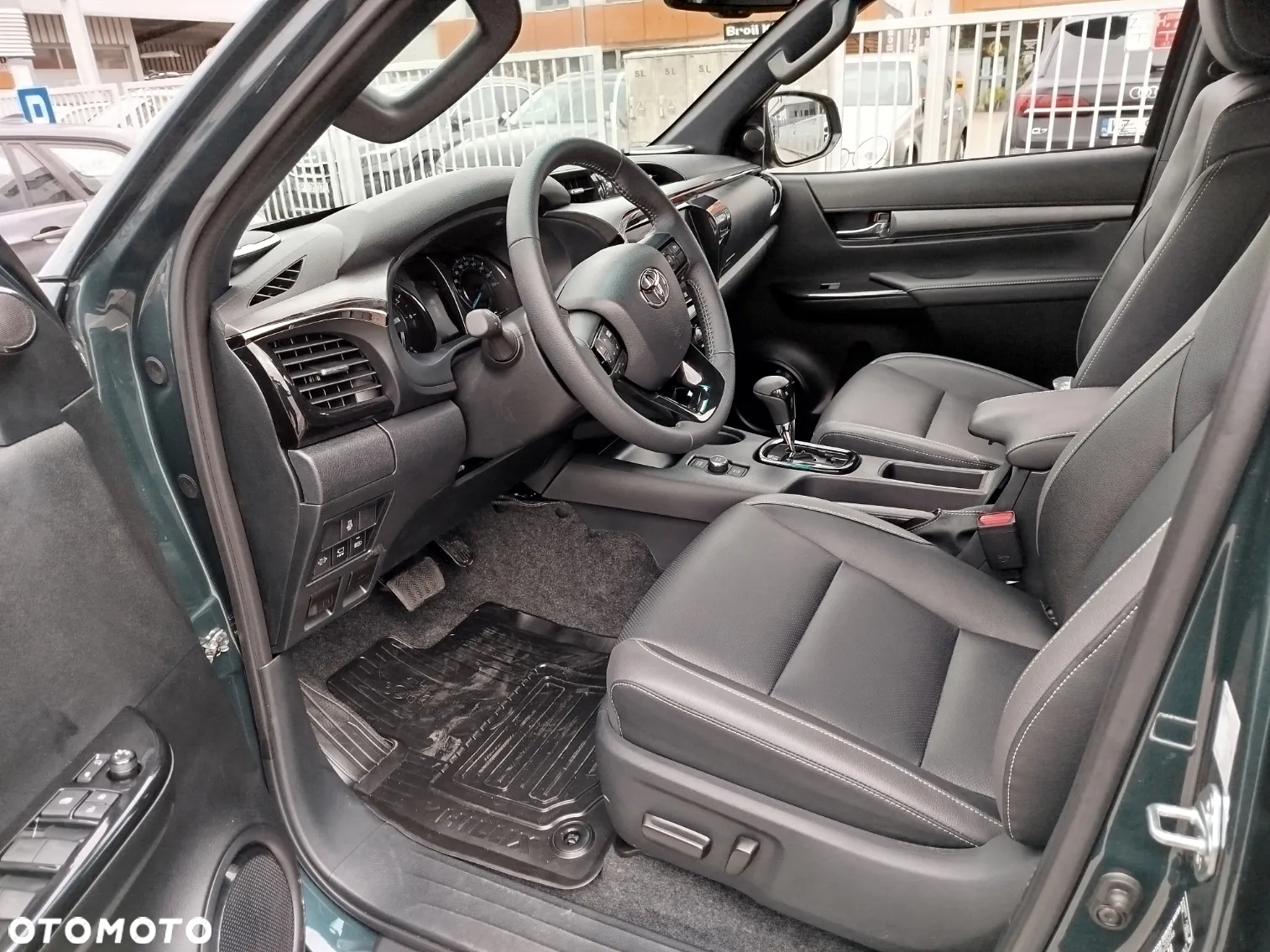 Toyota Hilux 2.8 D-4D Double Cab Invincible 4x4 - 8