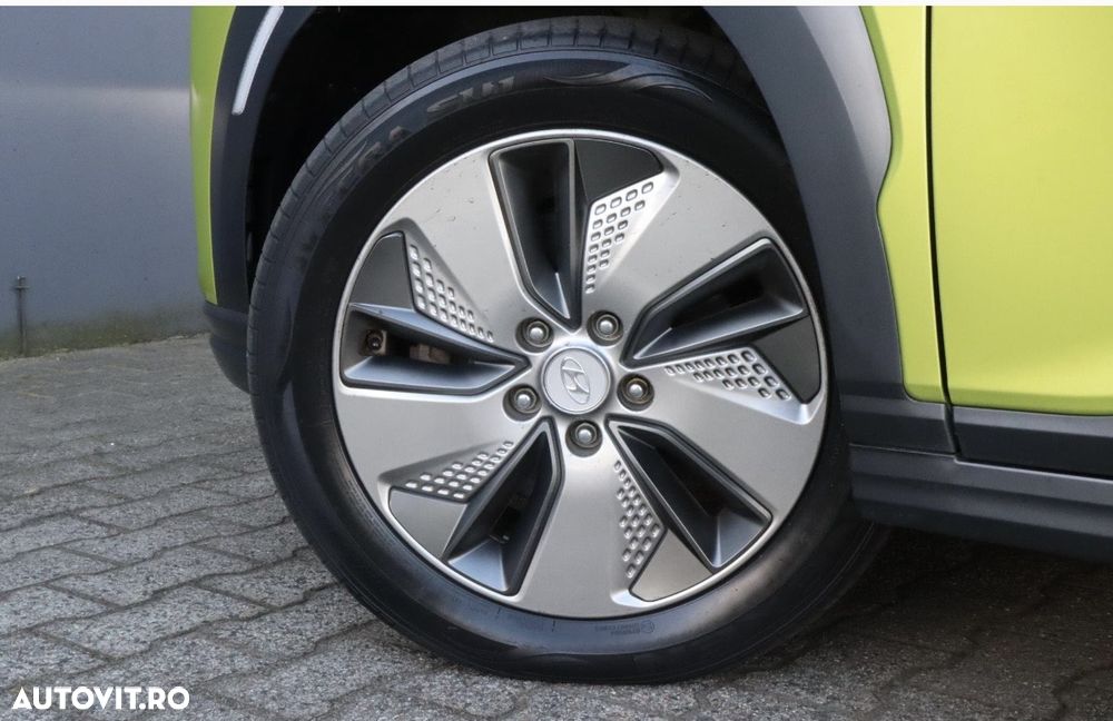 Hyundai KONA - 11