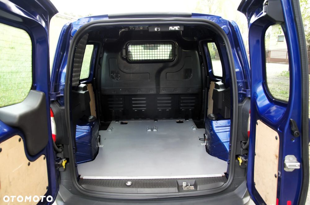 Ford Transit Courier - 18