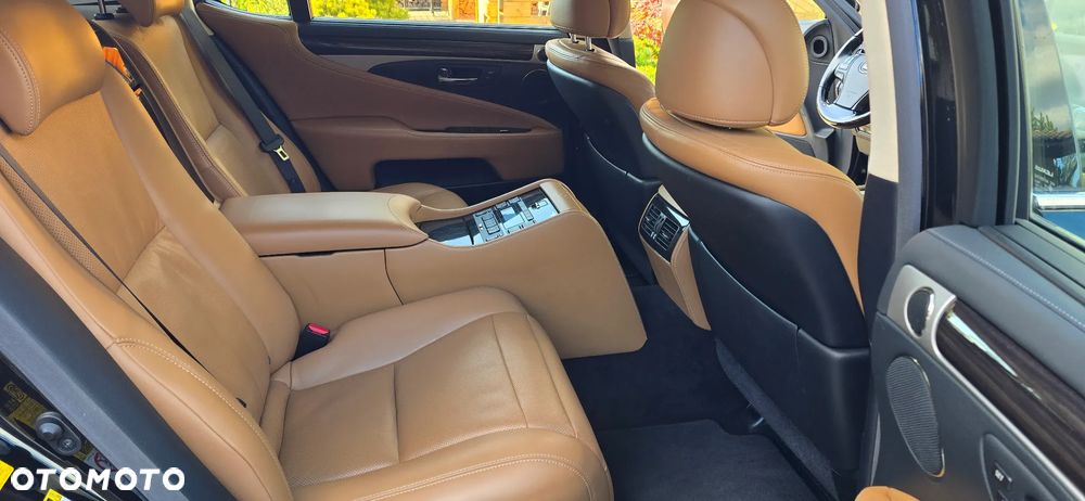 Lexus LS - 9
