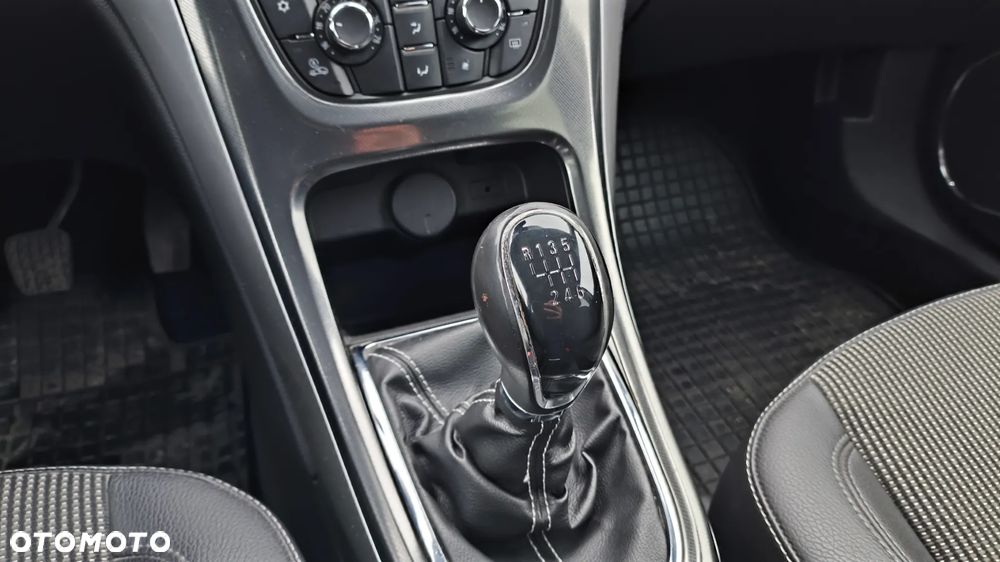 Opel Astra 1.6 Turbo Innovation - 13