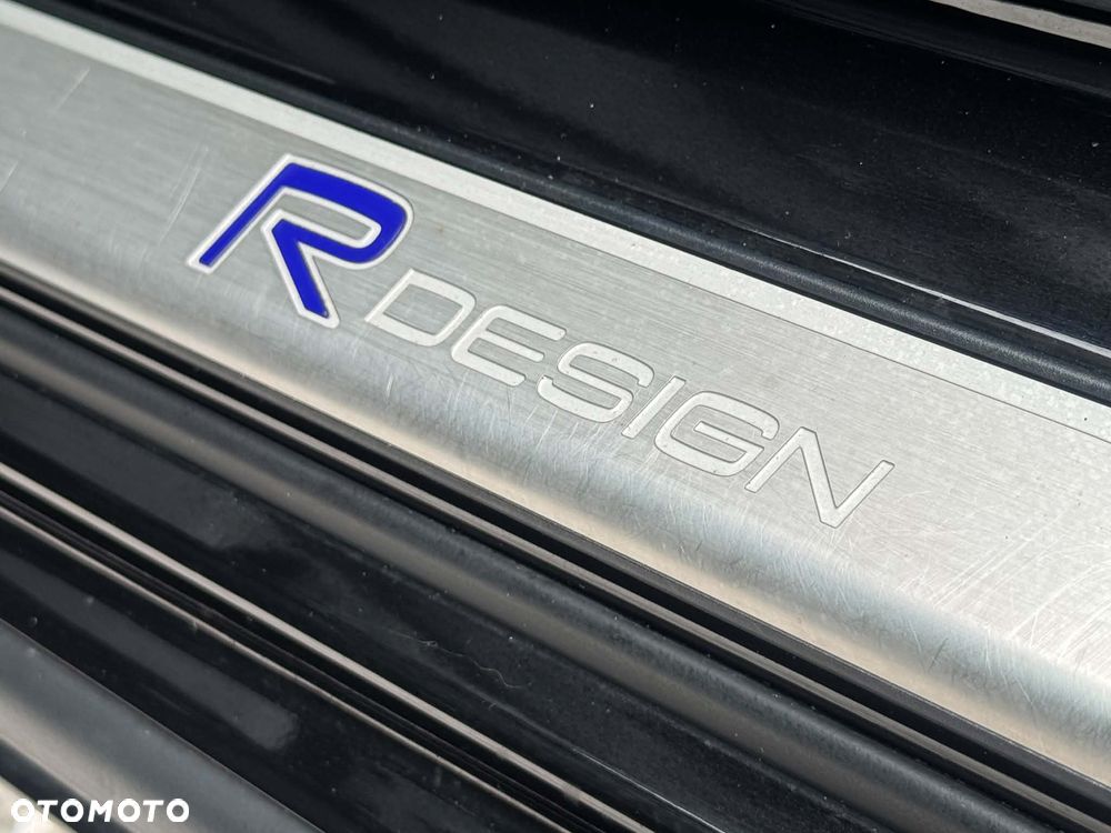 Volvo V60 D6 AWD Plug-in Hybrid R-Design Momentum - 38