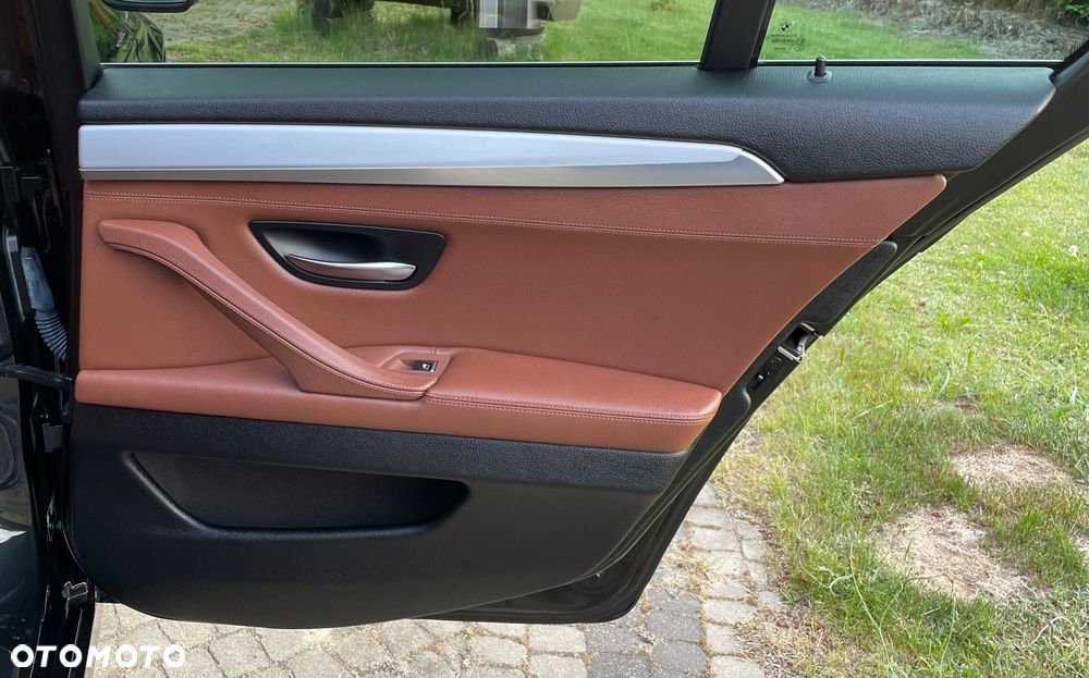 BMW Seria 5 525d - 22