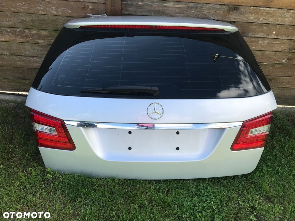 MERCEDES 212 kombi tylna klapa kpl. 775 orginal - 1