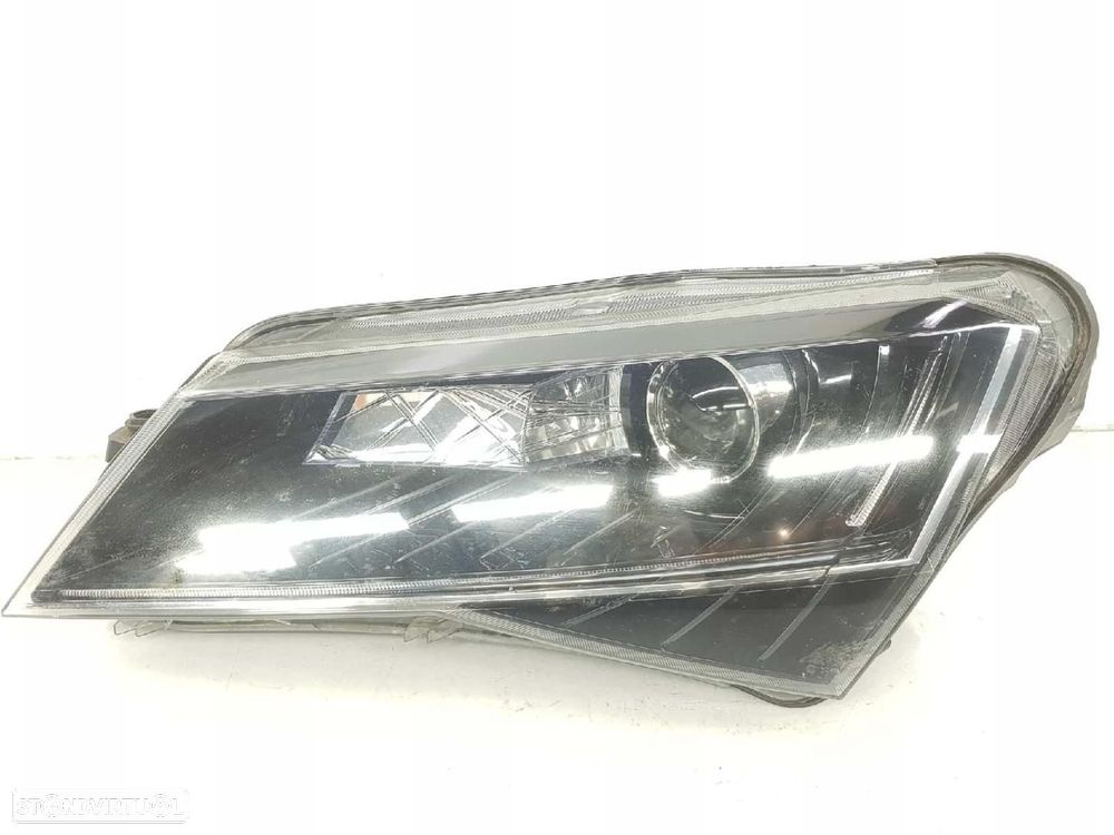 FAROL ESQUERDO SKODA SUPERB BERLINA 3V3 - 1