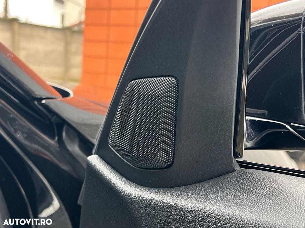 BMW Seria 3 320i Aut. Sport Line - 28