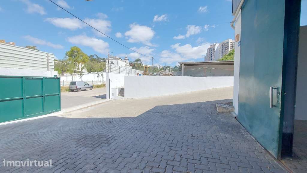 Armazém de 1480m² com estacionamento em Carnaxide - Grande imagem: 3/20