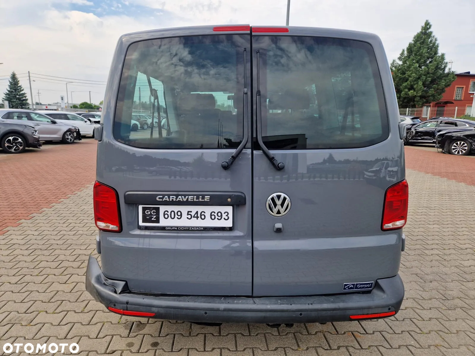 Volkswagen Caravelle - 11